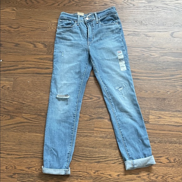 Levi's Women's  724 High rise straight 28x32 Blue ripped Jeans - Picture 5 of 9